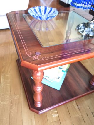 Mesa de centro de madera y cristal