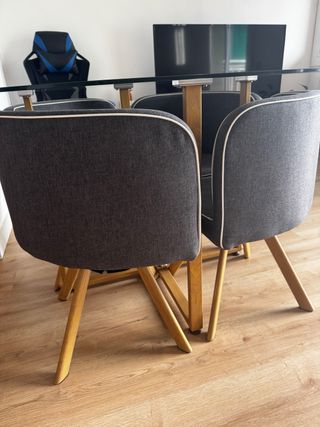 Mesa de comedor cristal y madera y sillas 
