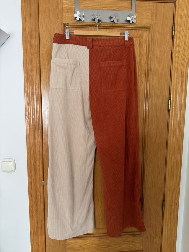 Pantalones pana Com. Fantástica color block