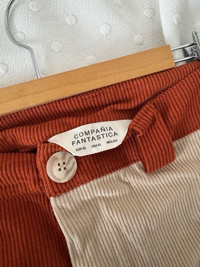 Pantalones pana Com. Fantástica color block