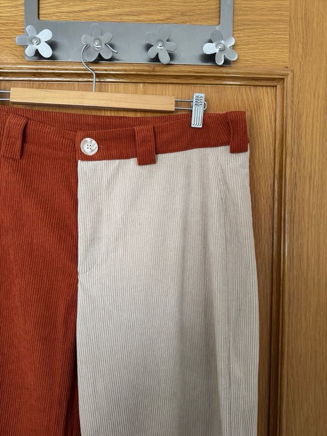 Pantalones pana Com. Fantástica color block