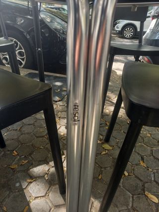Mesas y sillas de terraza metálicas