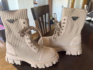 Stivali Prada Beige/Marroni con Logo