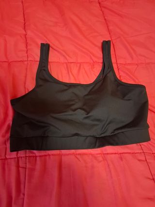 Top deportivo negro con malla