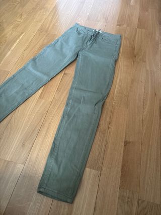 Pantalón vaquero verde