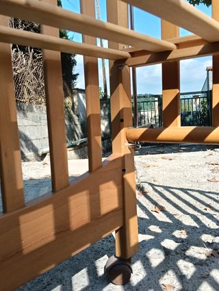 Cuna de madera para bebé