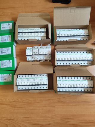 Lote Interruptores Diferenciales y Magnetotérmicos