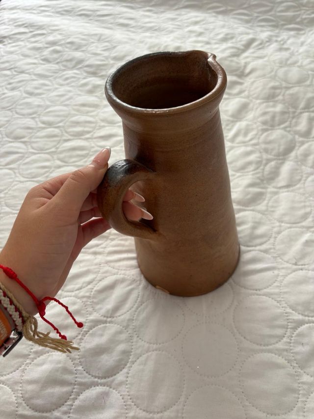Jarra de cerámica artesanal