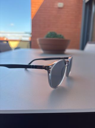Gafas de sol Persol grises con cristal azul 