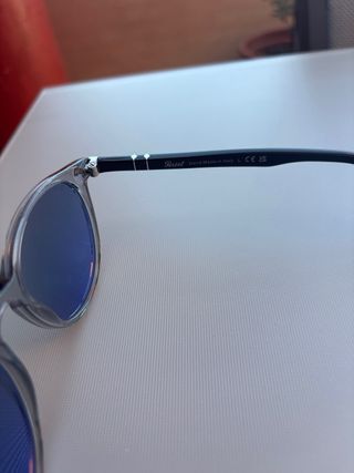 Gafas de sol Persol grises con cristal azul 