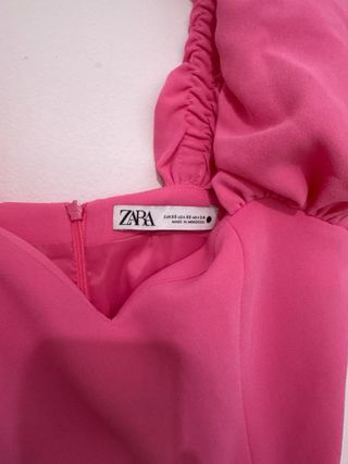 Vestido Zara rosa con mangas abullonadas
