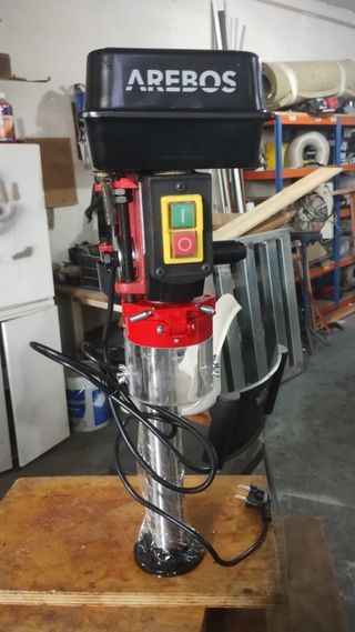 Taladro de mesa AREBOS