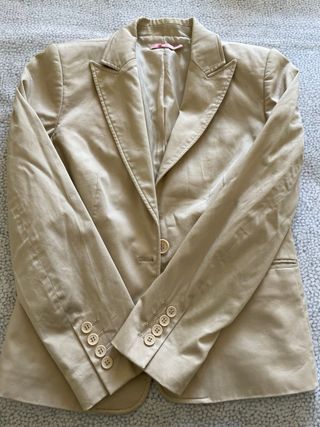 Chaqueta americana beige mujer.