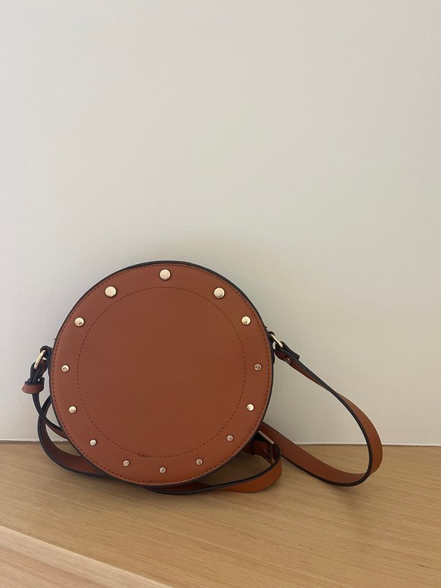 Bolso redondo marrón