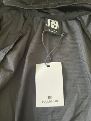 Bomber terciopelo negra con etiqueta oversize 