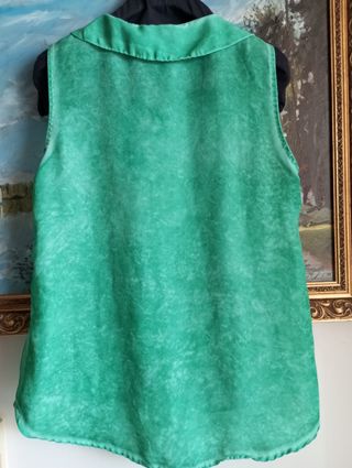 Camicetta verde senza maniche