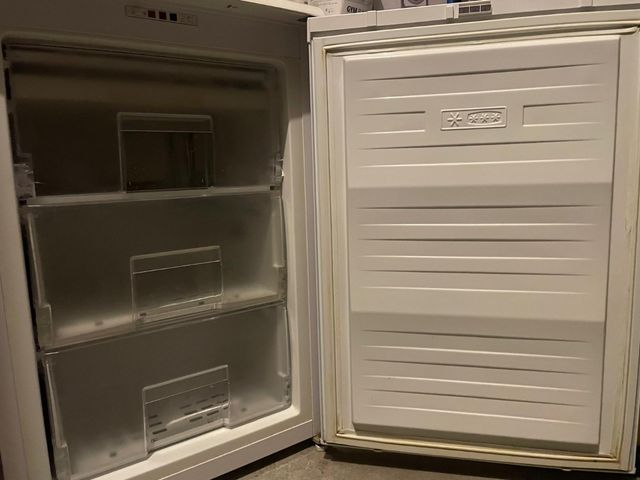 Congelador vertical Saivod bajo encimera A+