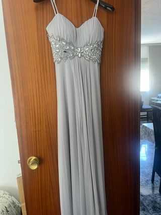 Vestido de fiesta gris plateado con pedrería