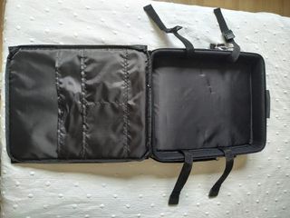 Maletín portátil negro con diseño árbol