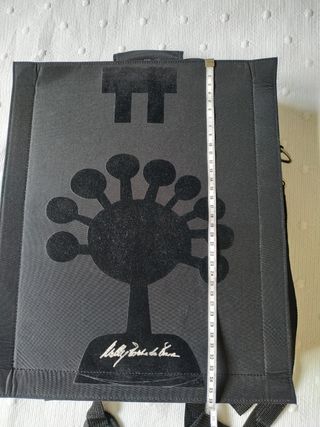 Maletín portátil negro con diseño árbol