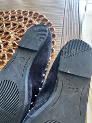 Merceditas Zara tachas negras. 