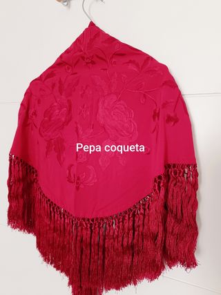 Mantoncillo bordado rojo bordado 