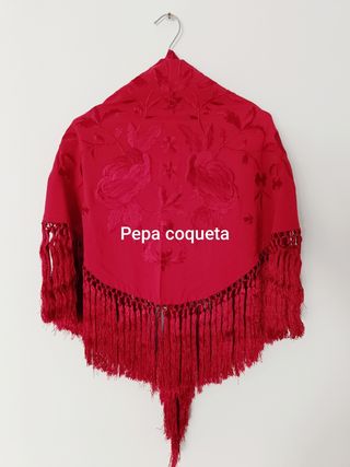 Mantoncillo bordado rojo bordado 
