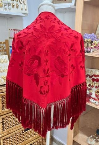 Mantoncillo bordado rojo bordado 