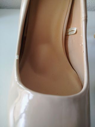 Zapatos de tacón charol nude