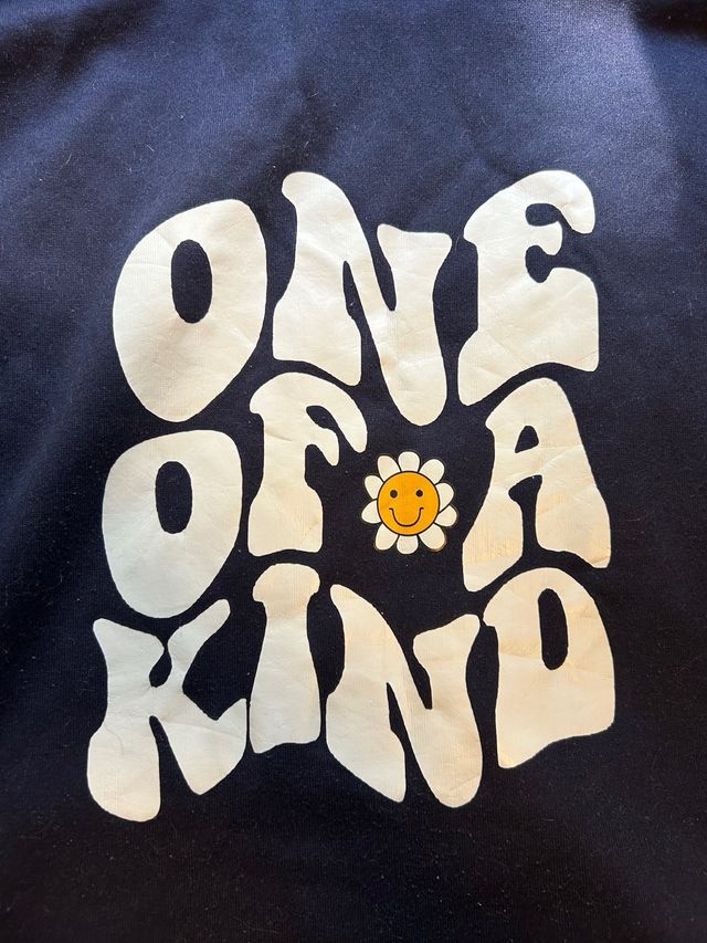 Sudadera azul marino con capucha