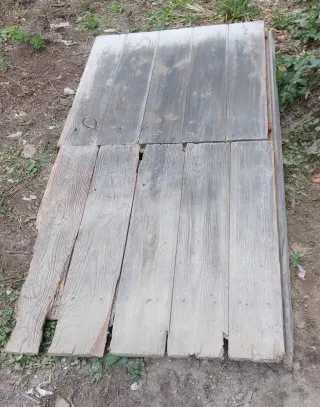 Dos puertas antiguas de madera
