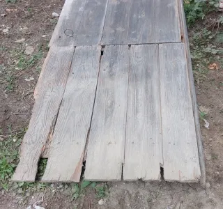 Dos puertas antiguas de madera