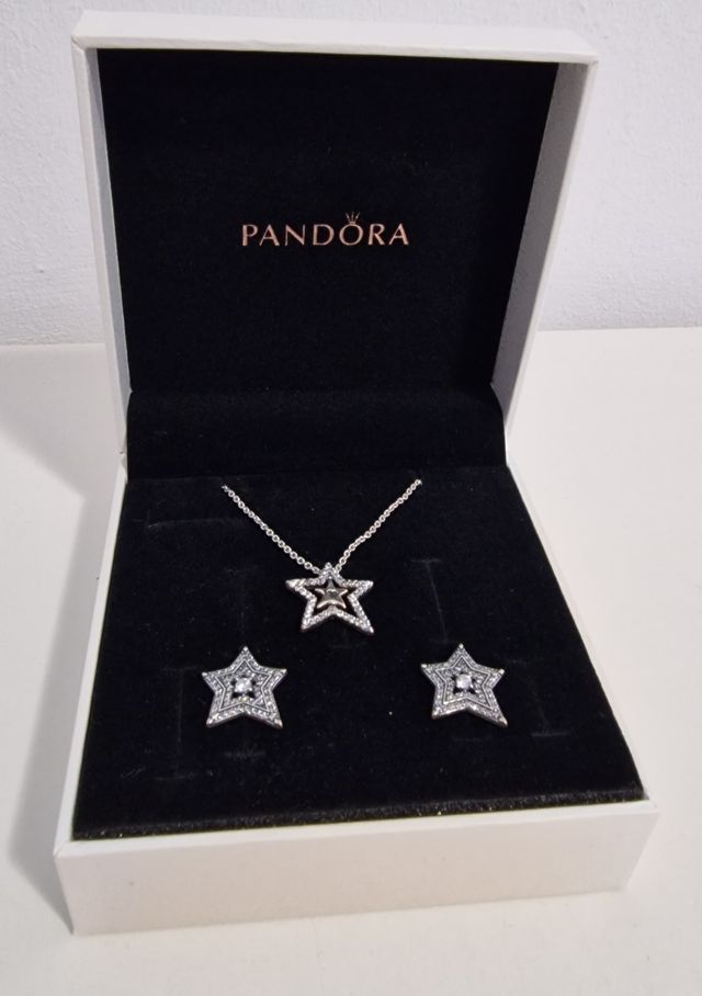 Colgante y pendientes Pandora