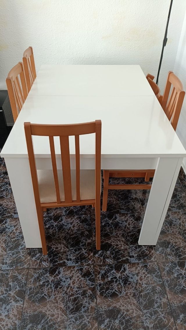 Mesa de comedor blanca