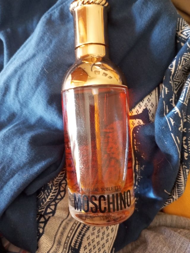 Perfume Moschino Eau de Toilette Dorado y Naranja