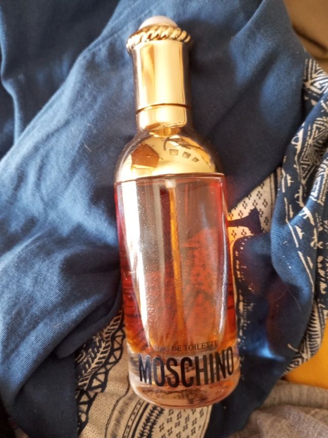 Perfume Moschino Eau de Toilette Dorado y Naranja