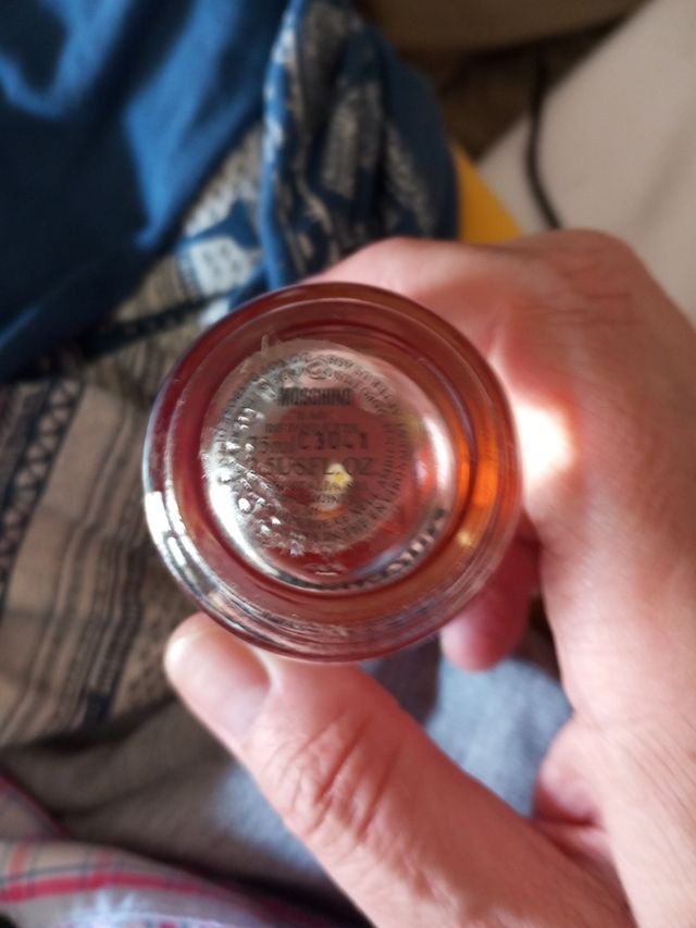 Perfume Moschino Eau de Toilette Dorado y Naranja