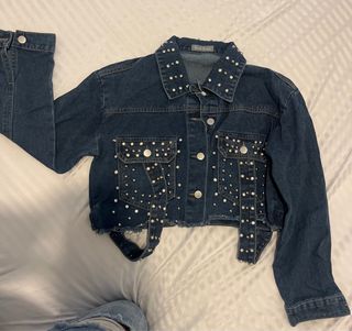 Chaqueta vaquera Mish & Studio con pedrería