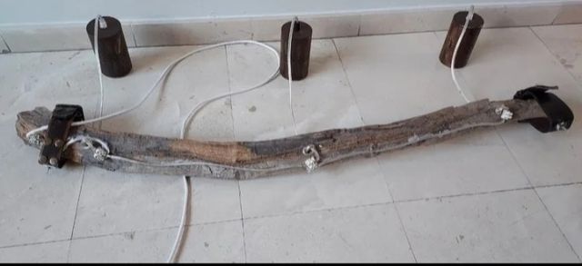 Candeeiro de porta-malas feito à mão em madeira e metal