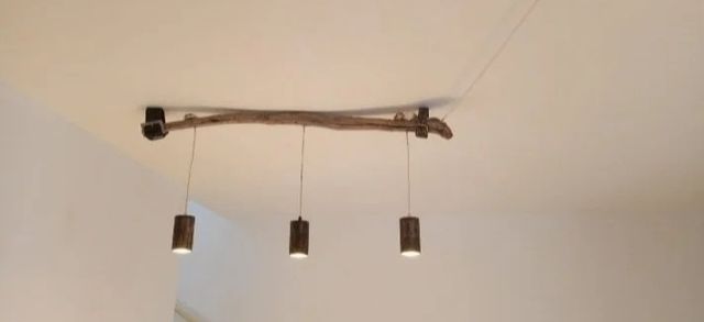 Candeeiro de porta-malas feito à mão em madeira e metal