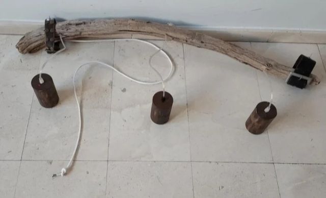 Candeeiro de porta-malas feito à mão em madeira e metal