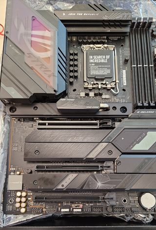 Pack Placa Base ASUS ROG STRIX Z790-E y CPU Intel 
