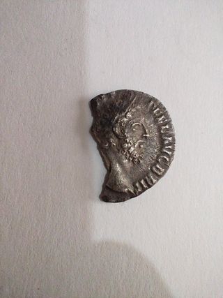 Moneda antigua de plata
