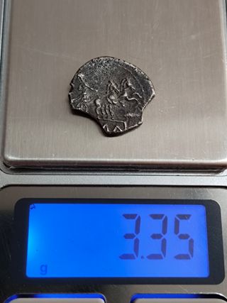 Moneda antigua de plata