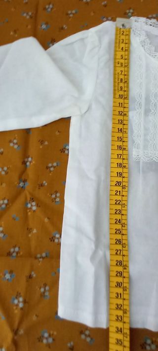Camisa regional niña T0 color beige.