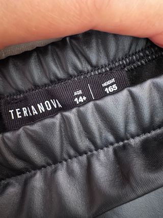 Gonna ecopelle nera con tulle