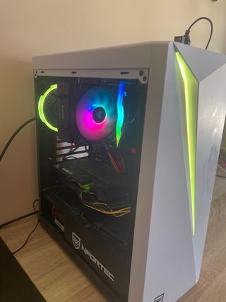 PC Gaming Nfortec Blanco y Negro hecho a mano