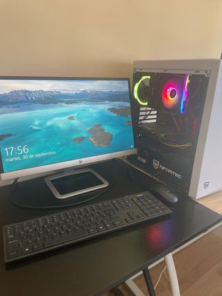 PC Gaming Nfortec Blanco y Negro hecho a mano