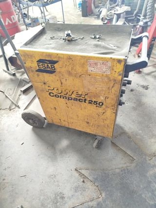 Soldadora ESAB Power Compact 250