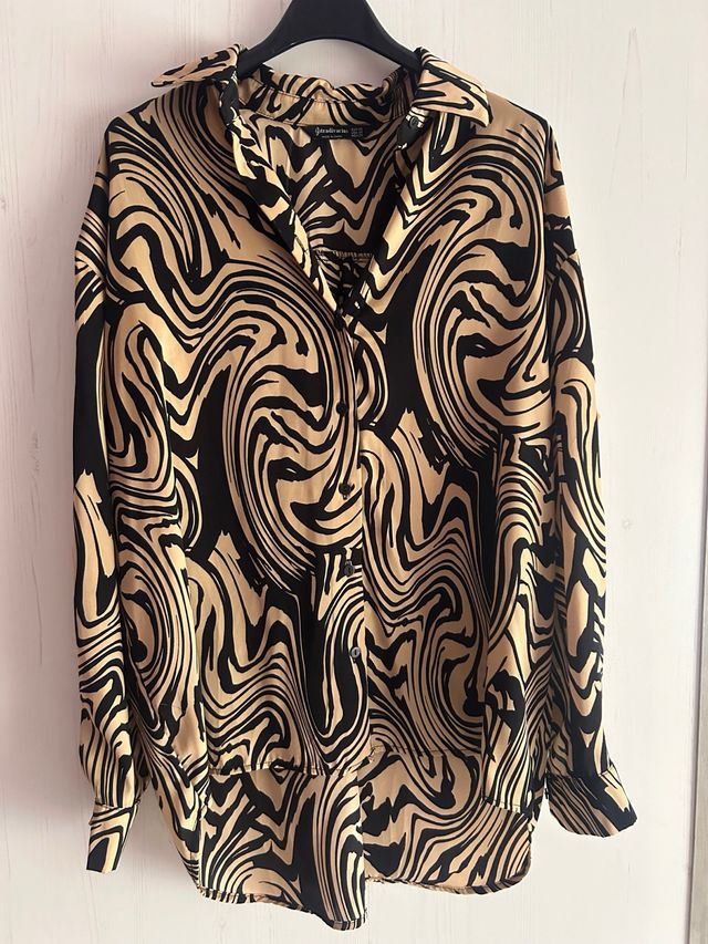 Camisa Stradivarius Beige y Negra Talla M